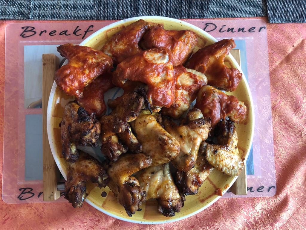Zweierlei Hühnchenflügel